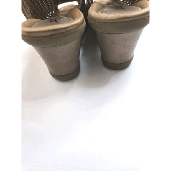 Earth Taupe Calla Perforated Leather Peep-Toe Sling-Back Wedge Sandals 9.5B - Picture 5 of 11